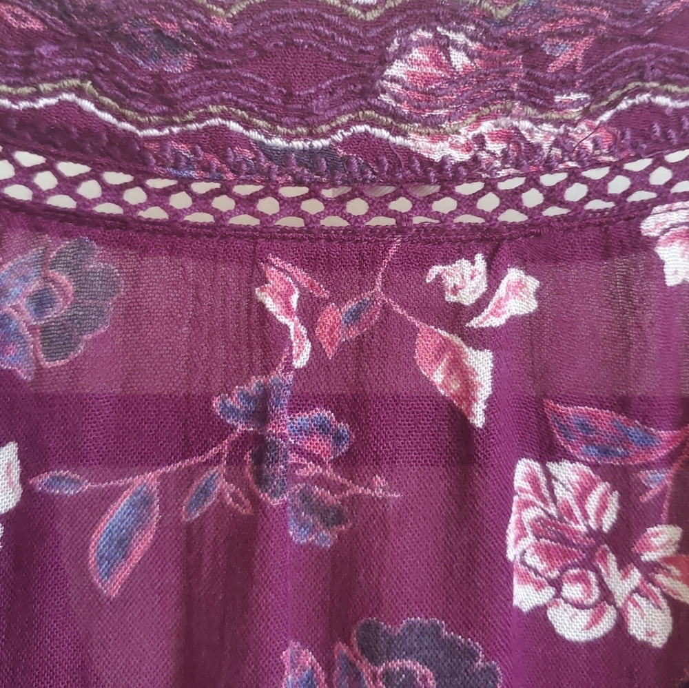 Ruffled Western bell-sleeved top. - Picture 7 of 7